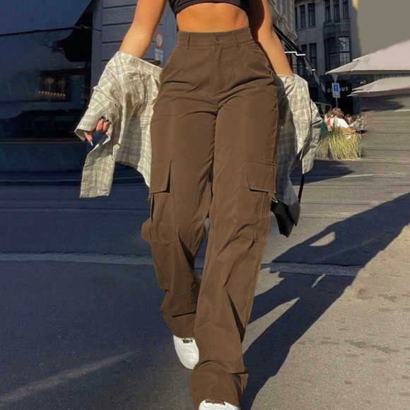 Women's cargo pants good for any ages. - Picture 4 of 5